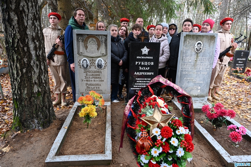 На территории Свято-Параскевинского храма села Великодворье Гусь-Хрустального района увековечили память герою Великой Отечественной войны.