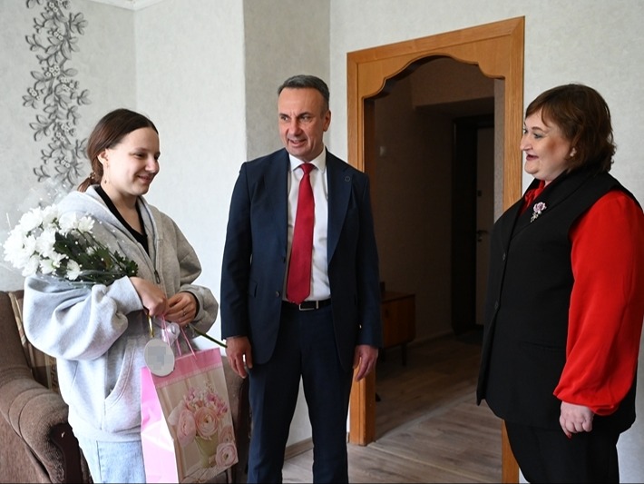 В 2026 году в Гусь-Хрустальном округе 7 детей-сирот получили благоустроенные однокомнатные квартиры.